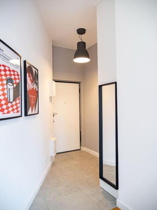 Chic Apartment In Historic Koneser Area Varsóvia Exterior foto