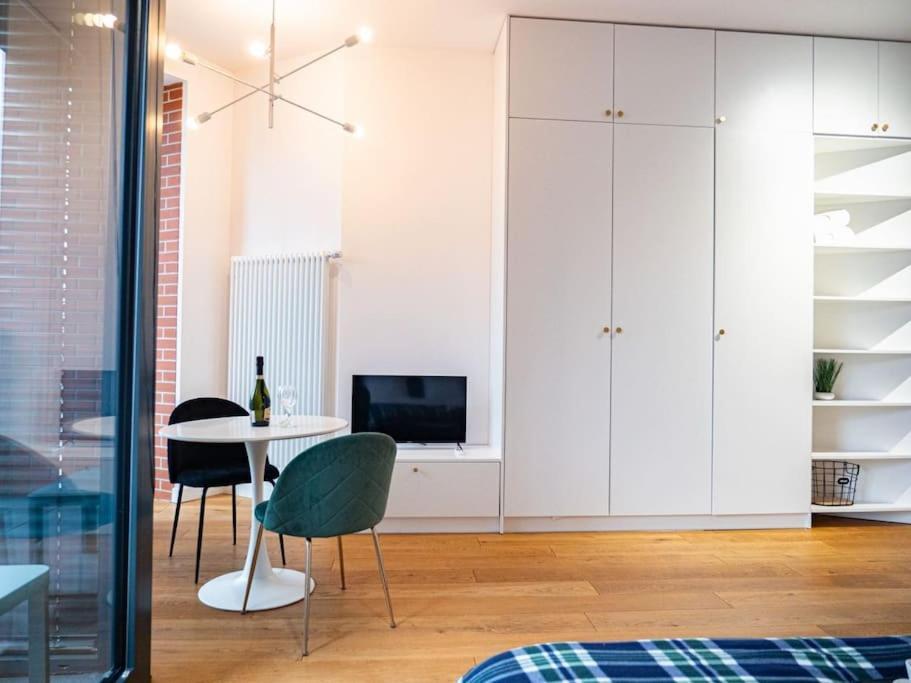 Chic Apartment In Historic Koneser Area Varsóvia Exterior foto