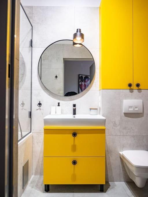 Chic Apartment In Historic Koneser Area Varsóvia Exterior foto